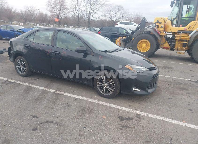 2019 Toyota Corolla LE (VIN 2T1BURHE5KC184233) main photo