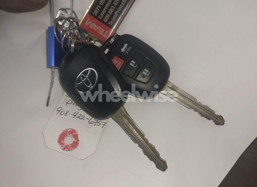 Photo 11 of 2019 Toyota Corolla LE (VIN 2T1BURHE5KC184233)