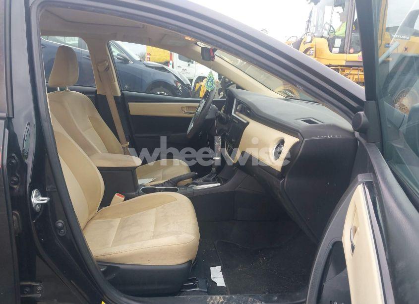 Photo 5 of 2019 Toyota Corolla LE (VIN 2T1BURHE5KC184233)