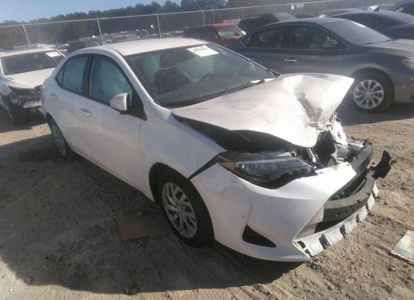 2019 Toyota Corolla LE (VIN 2T1BURHE5KC191005) main photo