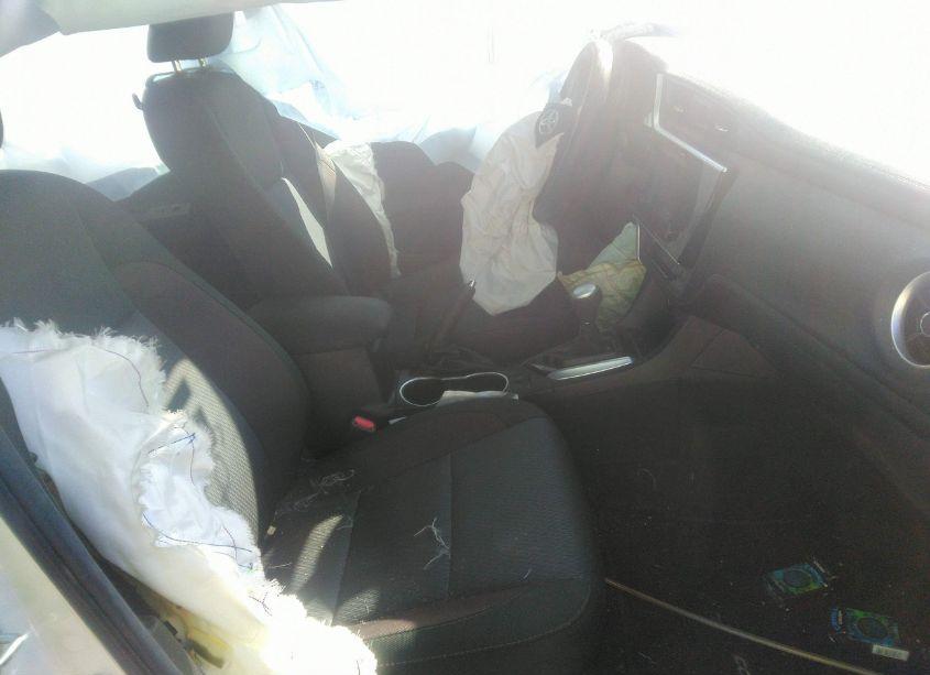 Photo 5 of 2019 Toyota Corolla LE (VIN 2T1BURHE5KC191005)