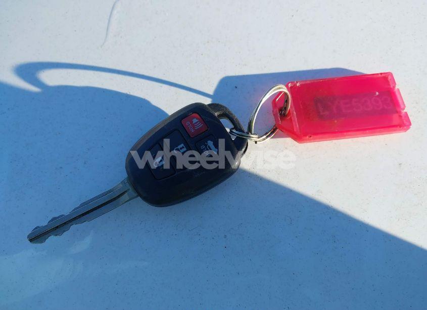 Photo 11 of 2019 Toyota Corolla SE (VIN 2T1BURHE5KC195944)