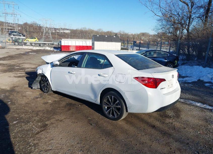 Photo 3 of 2019 Toyota Corolla SE (VIN 2T1BURHE5KC195944)