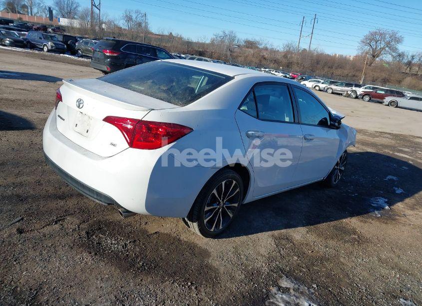 Photo 4 of 2019 Toyota Corolla SE (VIN 2T1BURHE5KC195944)