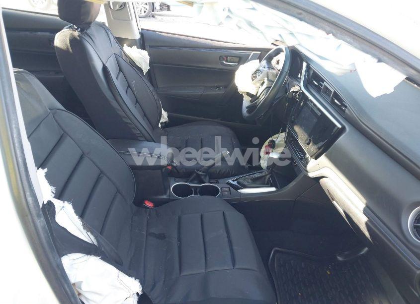 Photo 5 of 2019 Toyota Corolla SE (VIN 2T1BURHE5KC195944)