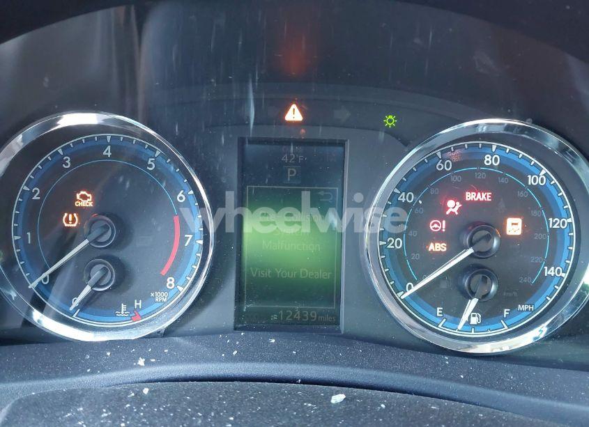 Photo 7 of 2019 Toyota Corolla SE (VIN 2T1BURHE5KC195944)