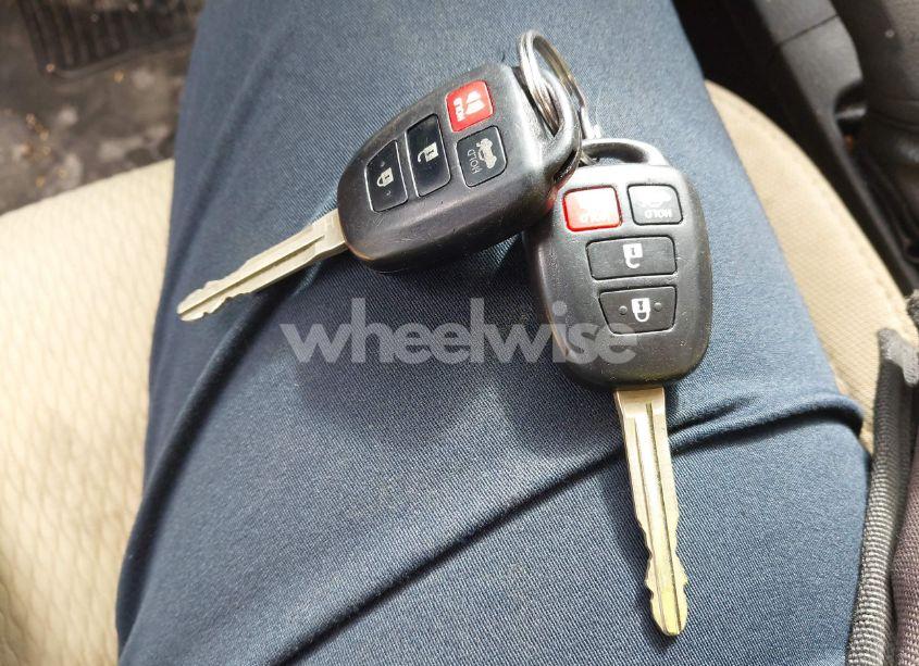 Photo 11 of 2019 Toyota Corolla LE (VIN 2T1BURHE5KC225668)