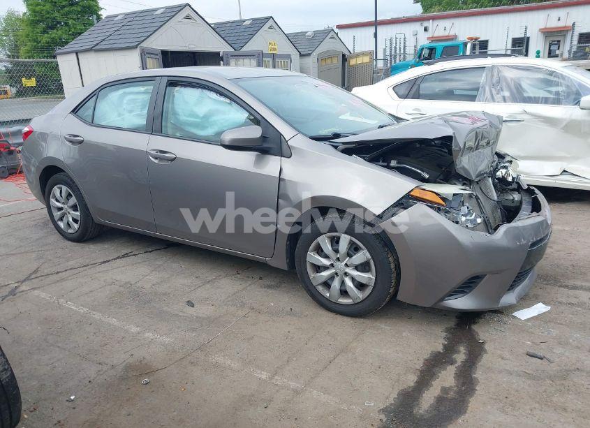 2015 Toyota Corolla LE (VIN 2T1BURHE6FC239195) main photo