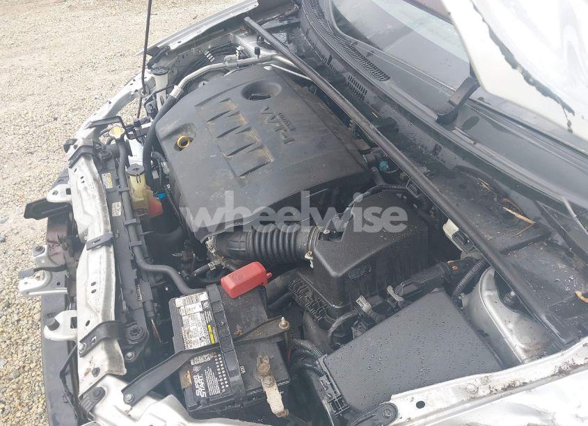 Photo 10 of 2015 Toyota Corolla LE (VIN 2T1BURHE6FC281401)