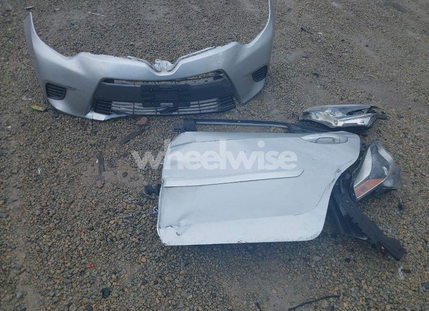 Photo 12 of 2015 Toyota Corolla LE (VIN 2T1BURHE6FC281401)