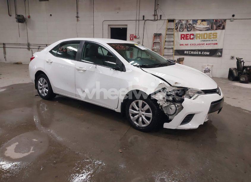 2015 Toyota Corolla LE (VIN 2T1BURHE6FC346537) main photo