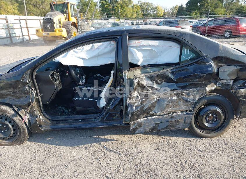 Photo 14 of 2015 Toyota Corolla LE (VIN 2T1BURHE6FC353553)