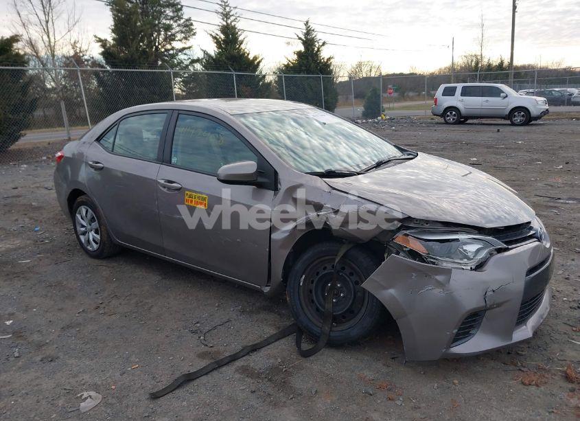 2015 Toyota Corolla LE (VIN 2T1BURHE6FC387931) main photo