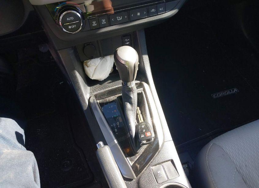 Photo 11 of 2016 Toyota Corolla LE (VIN 2T1BURHE6GC585099)