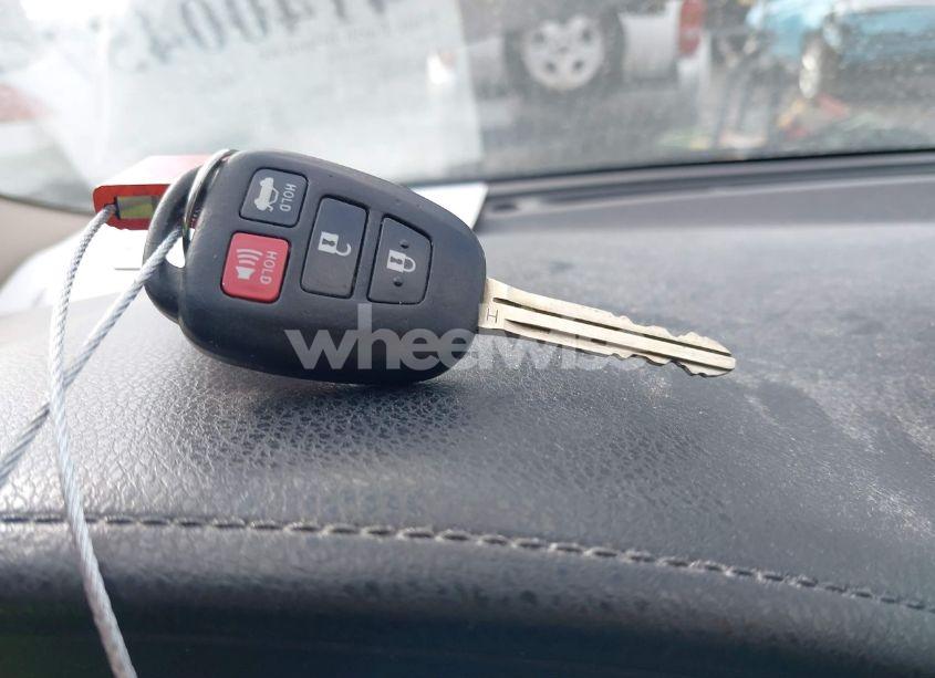 Photo 11 of 2016 Toyota Corolla LE (VIN 2T1BURHE6GC639551)