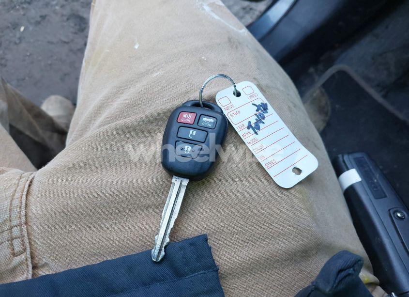 Photo 11 of 2016 Toyota Corolla LE (VIN 2T1BURHE6GC647732)