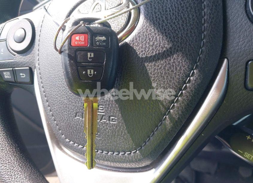 Photo 11 of 2016 Toyota Corolla LE (VIN 2T1BURHE6GC683260)