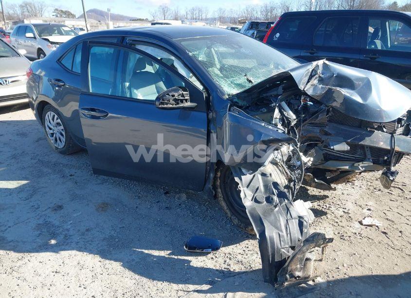 2017 Toyota Corolla LE (VIN 2T1BURHE6HC824314) main photo