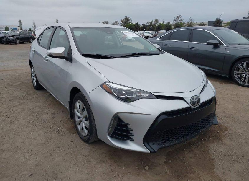 2017 Toyota Corolla SE (VIN 2T1BURHE6HC825818) main photo