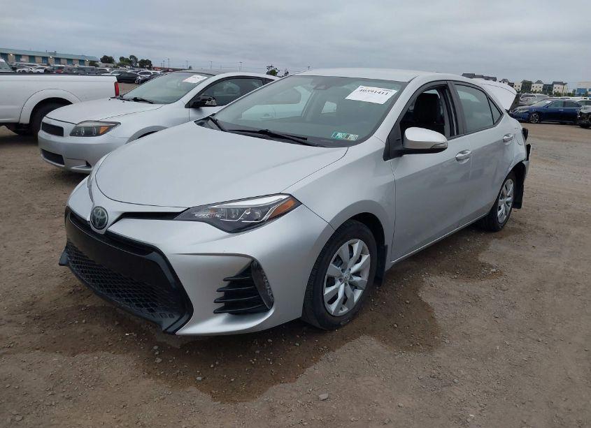 Photo 2 of 2017 Toyota Corolla SE (VIN 2T1BURHE6HC825818)