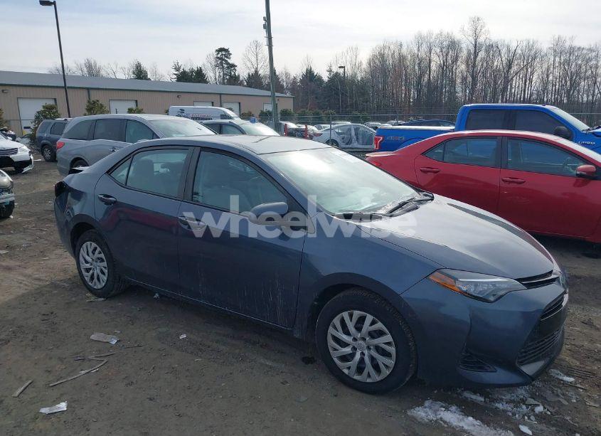 2017 Toyota Corolla LE (VIN 2T1BURHE6HC844465) main photo