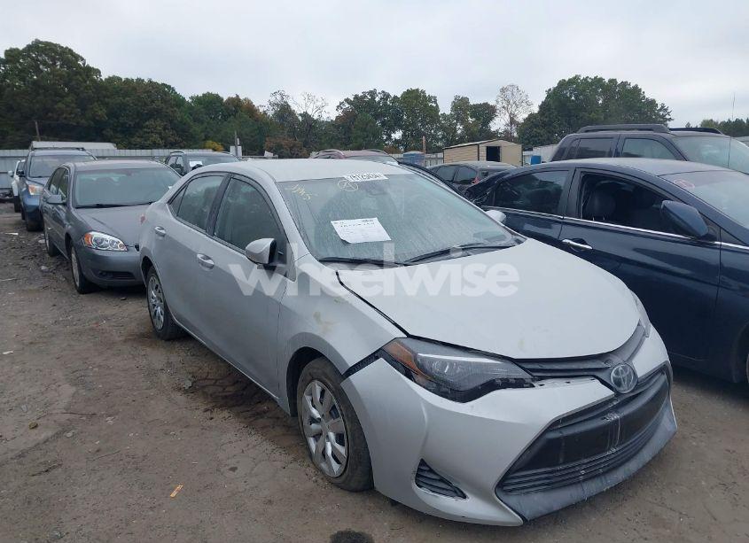 2017 Toyota Corolla LE (VIN 2T1BURHE6HC844501) main photo