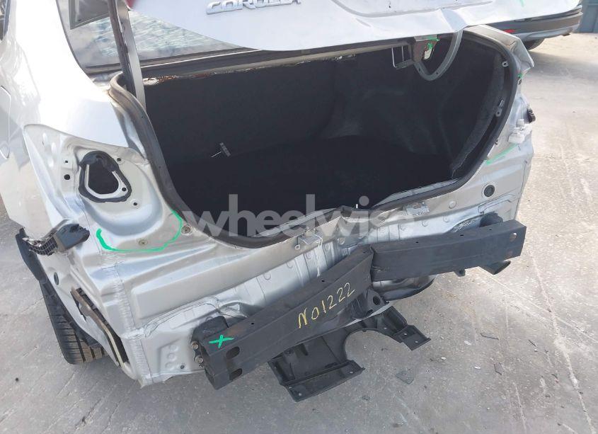 Photo 6 of 2017 Toyota Corolla SE (VIN 2T1BURHE6HC847821)