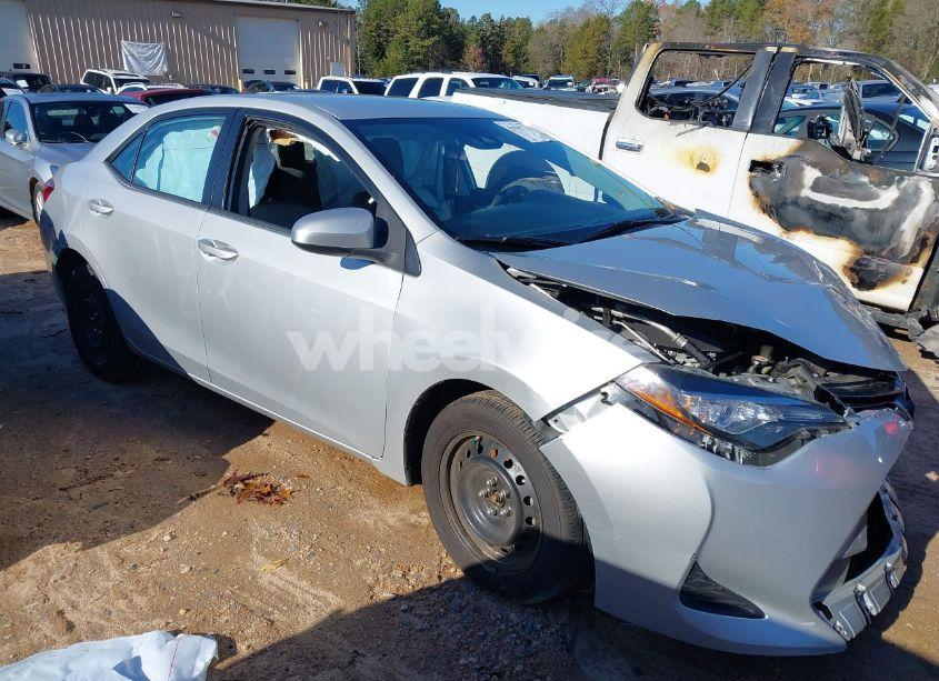 2017 Toyota Corolla LE (VIN 2T1BURHE6HC856955) main photo