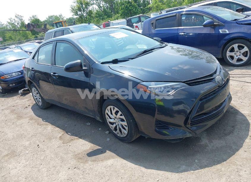 2017 Toyota Corolla LE (VIN 2T1BURHE6HC861833) main photo