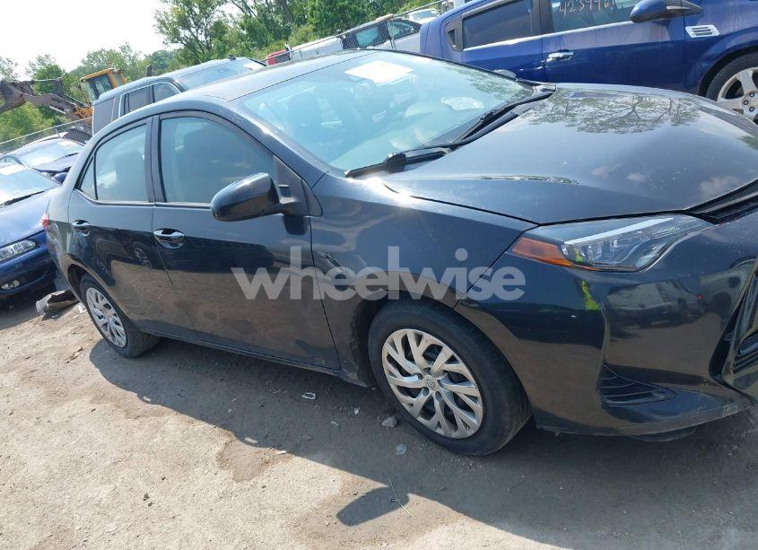 Photo 13 of 2017 Toyota Corolla LE (VIN 2T1BURHE6HC861833)