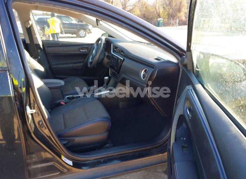 Photo 5 of 2017 Toyota Corolla SE (VIN 2T1BURHE6HC879099)