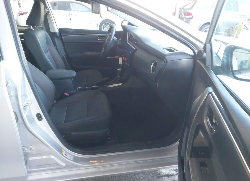 Photo 5 of 2017 Toyota Corolla LE (VIN 2T1BURHE6HC893598)