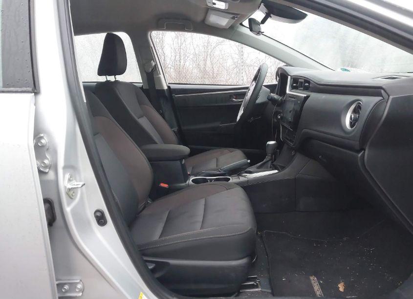 Photo 5 of 2017 Toyota Corolla LE (VIN 2T1BURHE6HC911596)