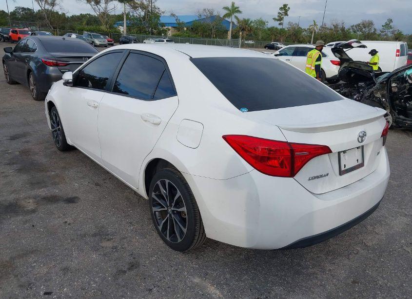 Photo 3 of 2017 Toyota Corolla SE (VIN 2T1BURHE6HC915342)