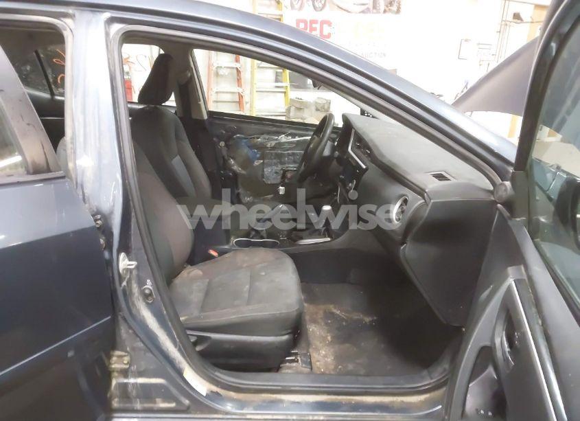 Photo 5 of 2017 Toyota Corolla LE (VIN 2T1BURHE6HC915681)