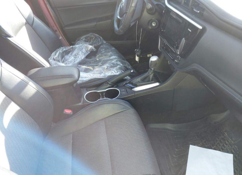 Photo 5 of 2017 Toyota Corolla SE (VIN 2T1BURHE6HC923800)