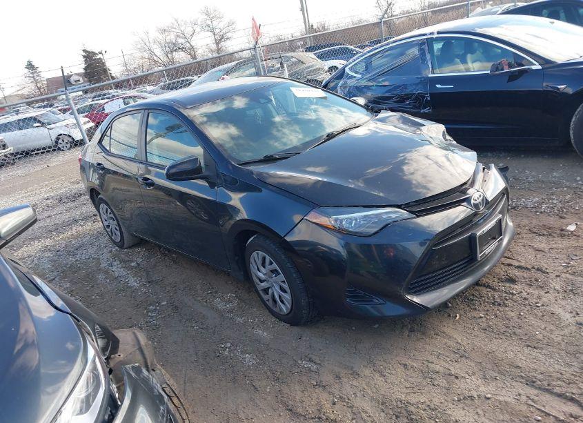 2017 Toyota Corolla LE (VIN 2T1BURHE6HC927460) main photo