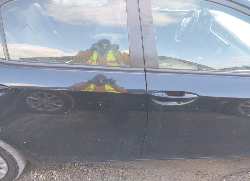 Photo 12 of 2017 Toyota Corolla LE (VIN 2T1BURHE6HC927460)