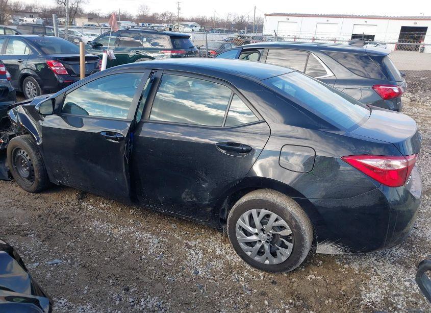 Photo 3 of 2017 Toyota Corolla LE (VIN 2T1BURHE6HC927460)