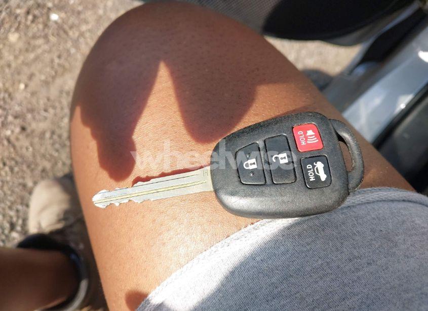 Photo 11 of 2018 Toyota Corolla LE (VIN 2T1BURHE6JC010315)