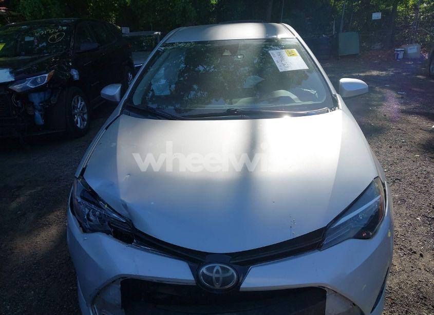 Photo 12 of 2018 Toyota Corolla LE (VIN 2T1BURHE6JC010315)
