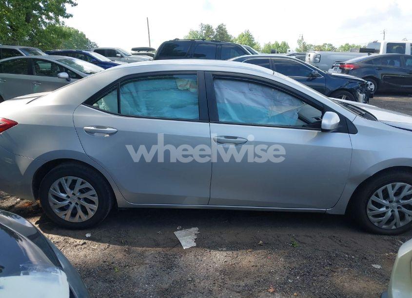 Photo 13 of 2018 Toyota Corolla LE (VIN 2T1BURHE6JC010315)
