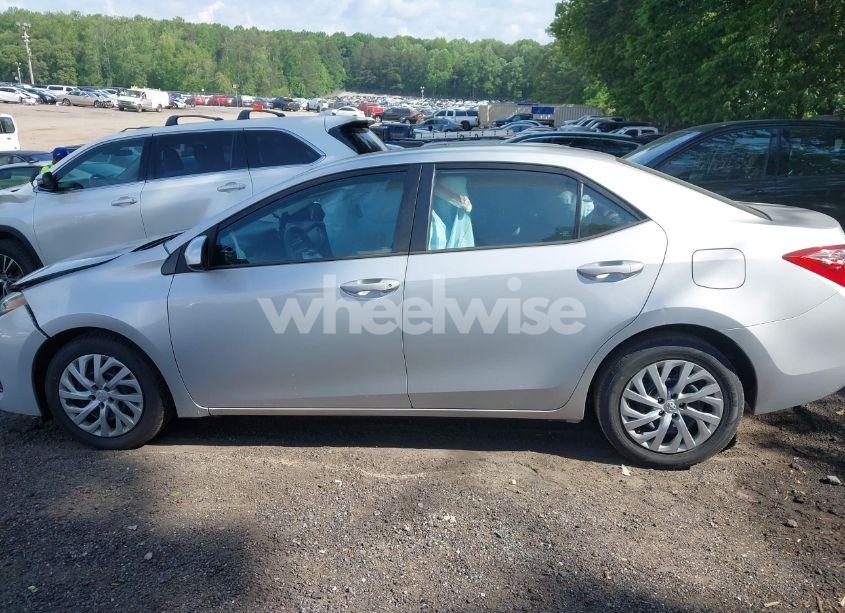 Photo 14 of 2018 Toyota Corolla LE (VIN 2T1BURHE6JC010315)