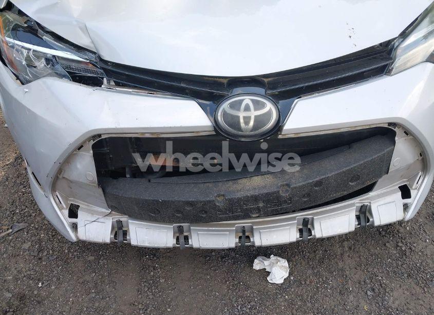 Photo 18 of 2018 Toyota Corolla LE (VIN 2T1BURHE6JC010315)