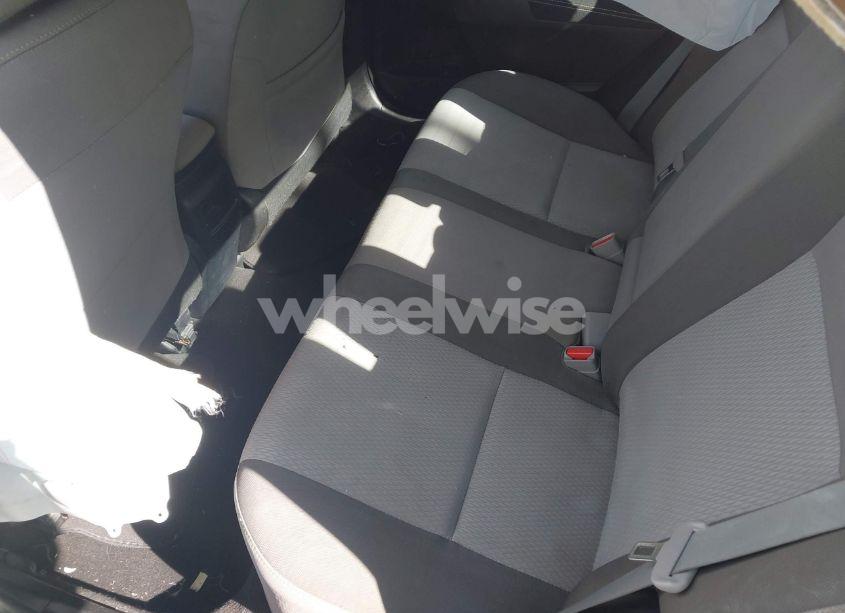 Photo 8 of 2018 Toyota Corolla LE (VIN 2T1BURHE6JC010315)