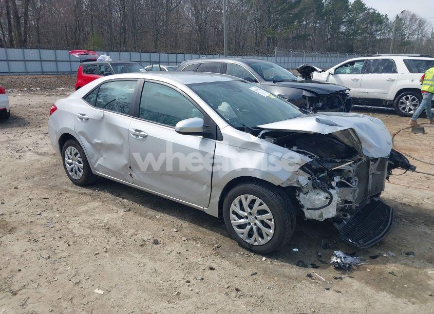 2018 Toyota Corolla LE (VIN 2T1BURHE6JC010332) main photo