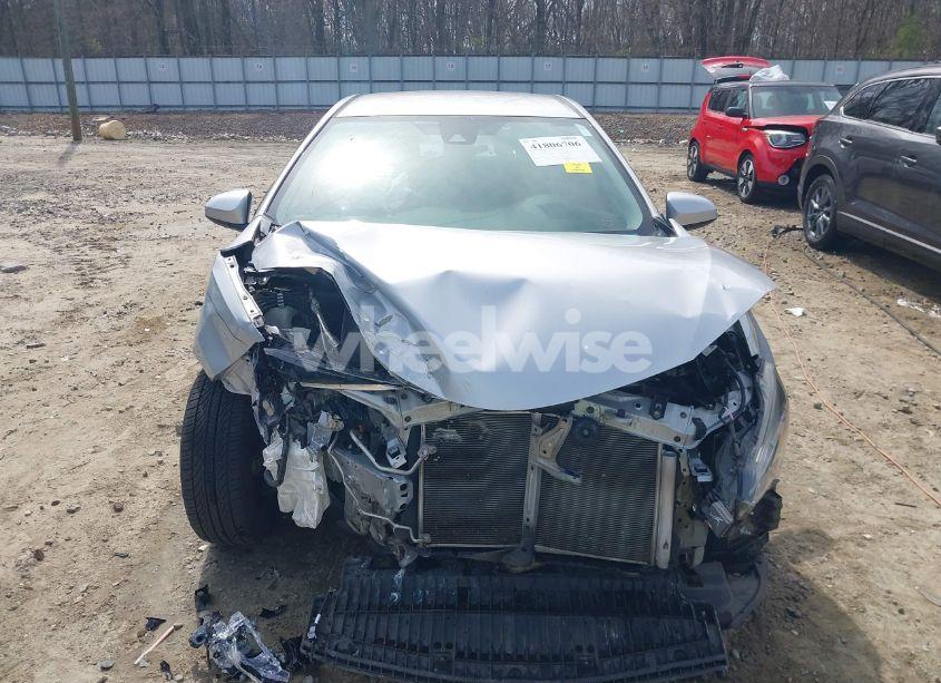 Photo 12 of 2018 Toyota Corolla LE (VIN 2T1BURHE6JC010332)
