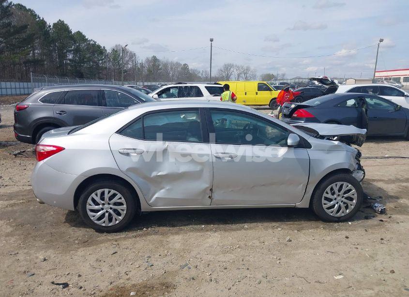 Photo 13 of 2018 Toyota Corolla LE (VIN 2T1BURHE6JC010332)