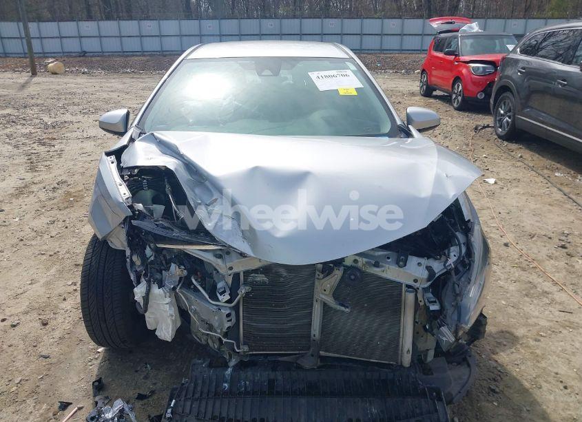 Photo 6 of 2018 Toyota Corolla LE (VIN 2T1BURHE6JC010332)