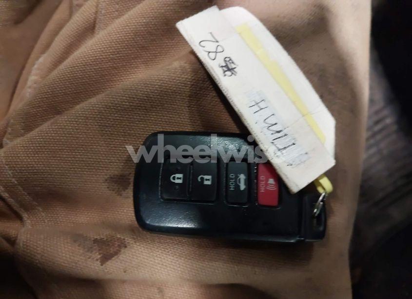 Photo 11 of 2018 Toyota Corolla SE (VIN 2T1BURHE6JC011920)